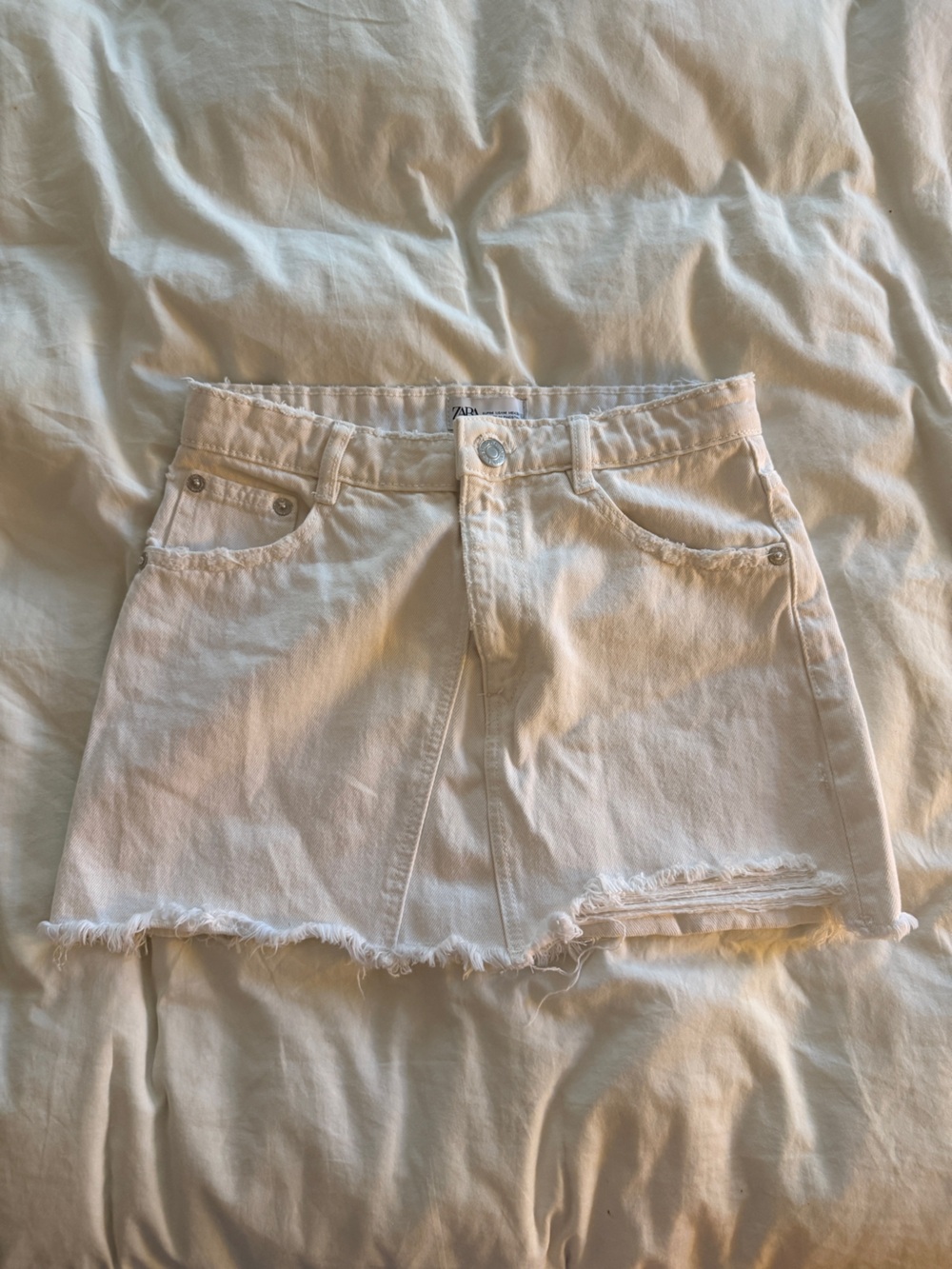 Zara White Women's Denim skirt